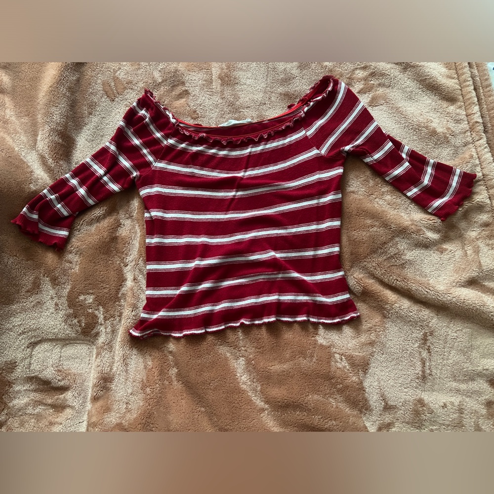 Off the shoulder long sleeve shirt